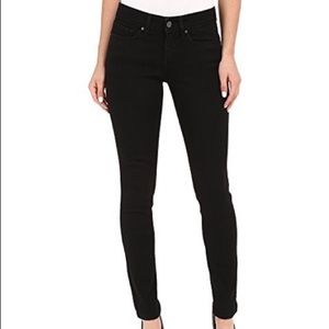 Black Levi’s 711 Skinny Jeans